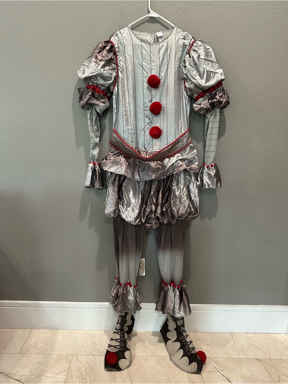 Pennywise Clown Costume from IT Chapter Two Men’s Sz L-XL One Piece Costume NWOT